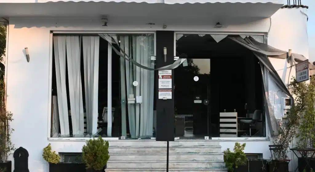 Επιμένουν τα πύρινα μέτωπα – Εικόνες Αποκάλυψης στη Νέα Αγχίαλο (videos)