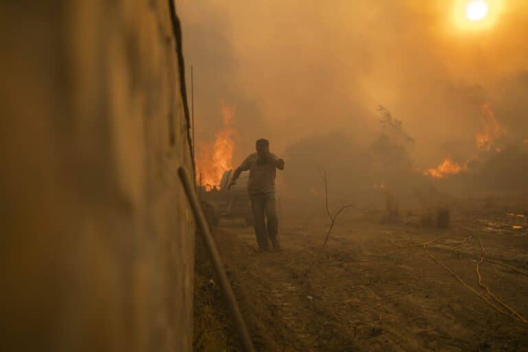 Πυρκαγιές: Πολύ υψηλός ο κίνδυνος και σήμερα για έξι Περιφέρειες