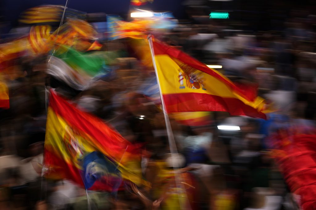 Ισπανία-εκλογές: Πύρρειος νίκη της Δεξιάς, ζωντανός ο Σάντσεθ