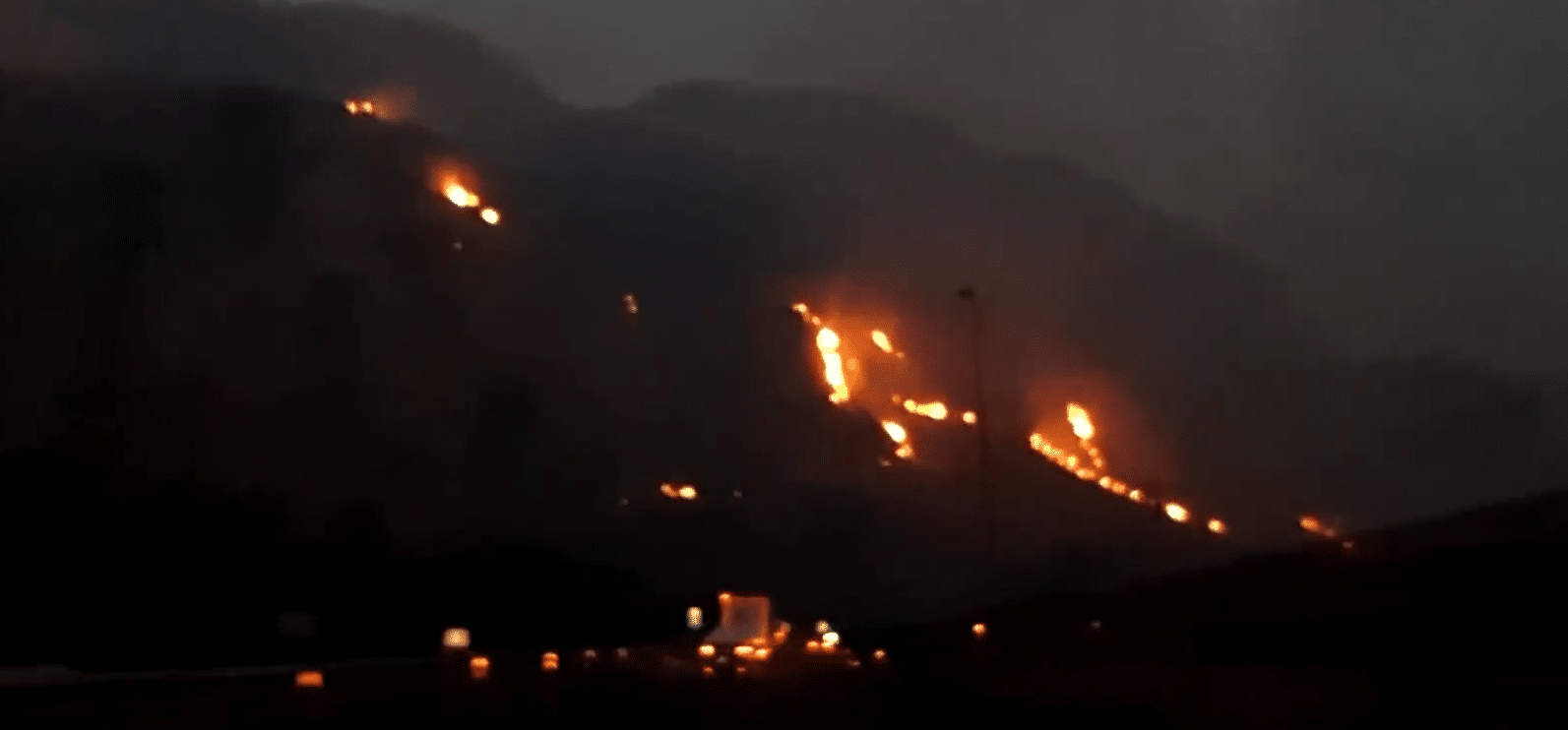 Ιταλία: Επτά νεκροί από τις πυρκαγιές – Στις φλόγες η Σικελία, χαλάζι στο Μιλάνο