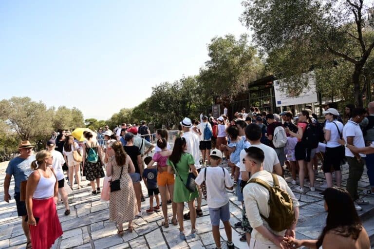 Ακρόπολη: Τροποποιήσεις στο ωράριο λειτουργίας λόγω καύσωνα