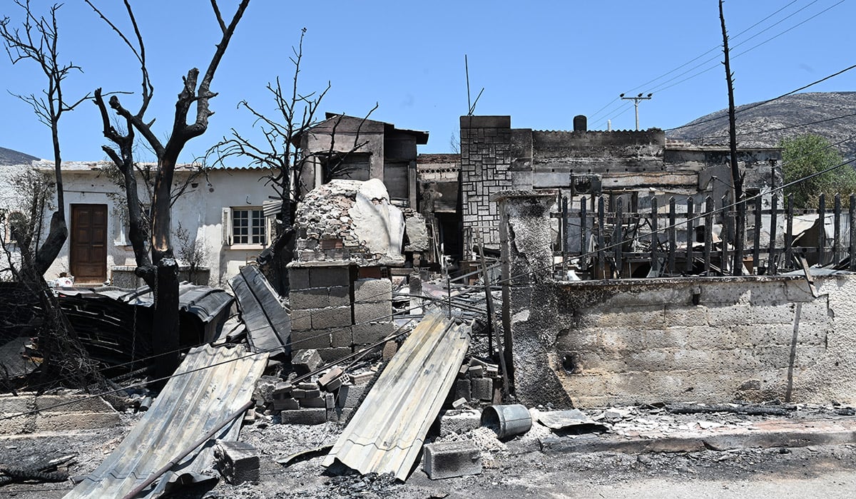 Κλιμάκιο του ΣΥΡΙΖΑ επισκέπτεται τις πυρόπληκτες περιοχές του Σαρωνικού