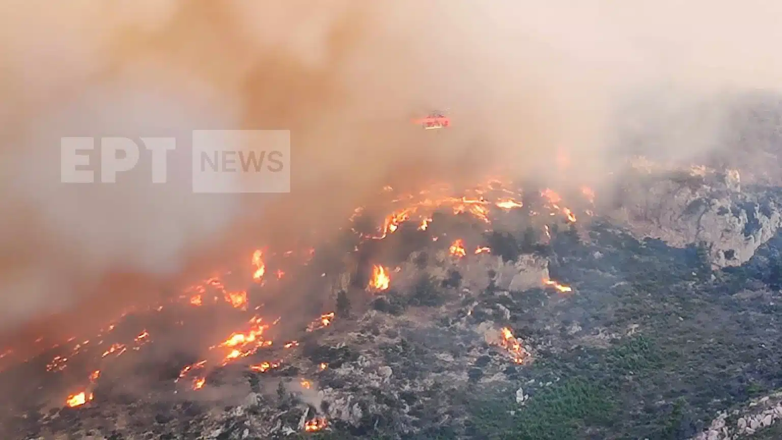 Φωτιές: Προς Μαγούλα το μέτωπο από Δερβενοχώρια - «Μάχη» σε Λουτράκι και Σαρωνίδα (Videos)