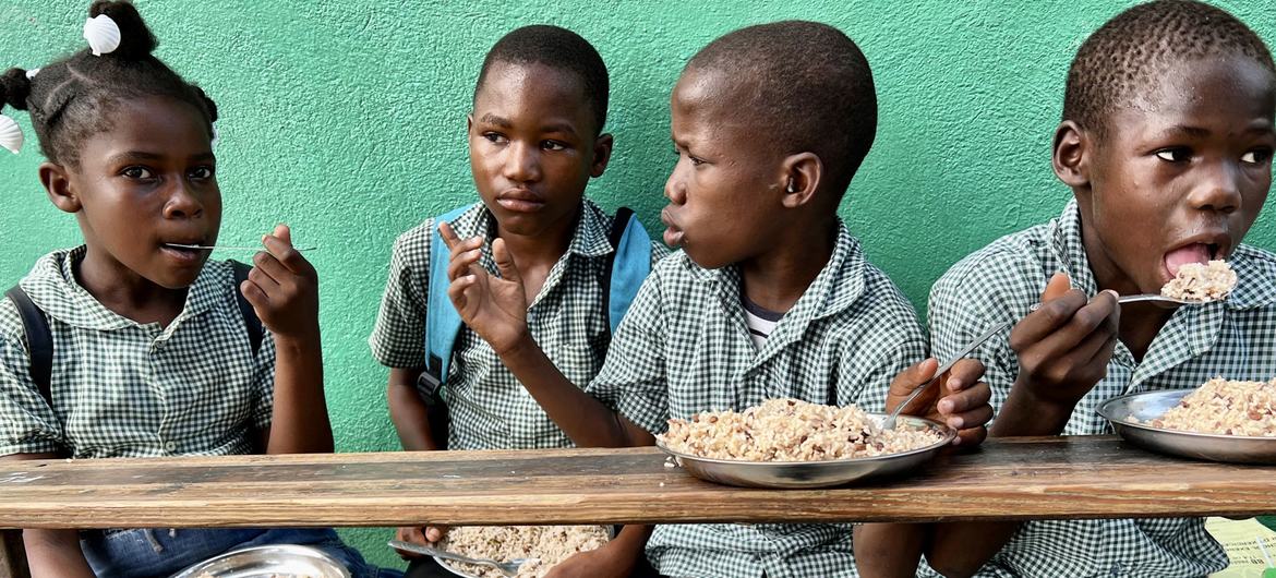 Μειώνει την επισιτιστική βοήθεια στην Αϊτή ο ΟΗΕ