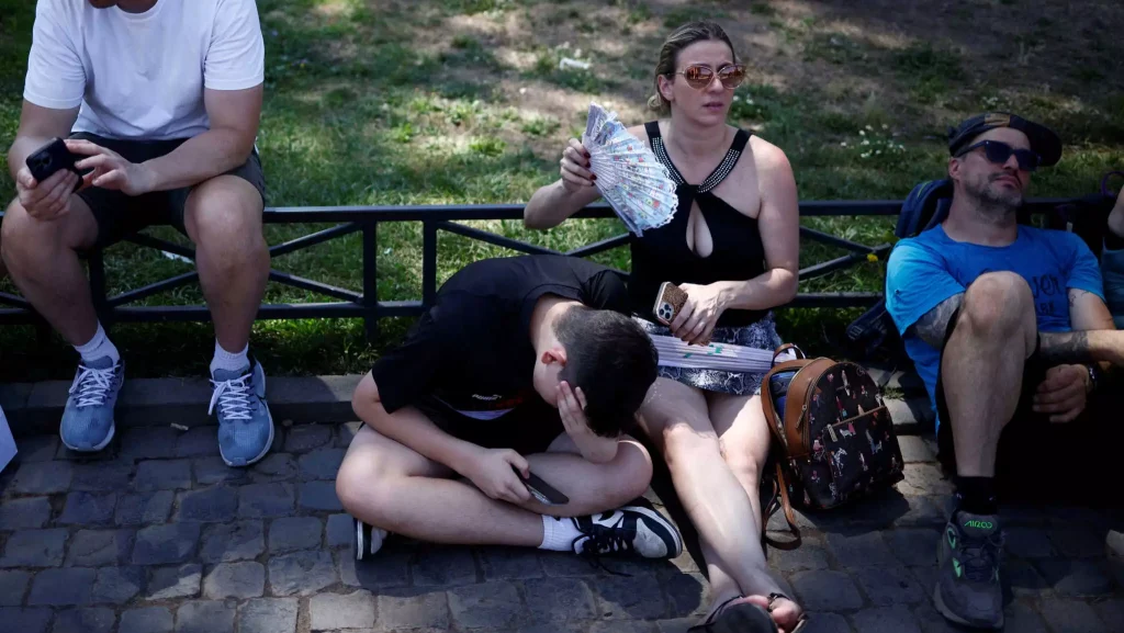 Εν αναμονή του μαγιάτικου καύσωνα, με τον καιρό να δίνει τη σκυτάλη του στα πρώτα 36αρια