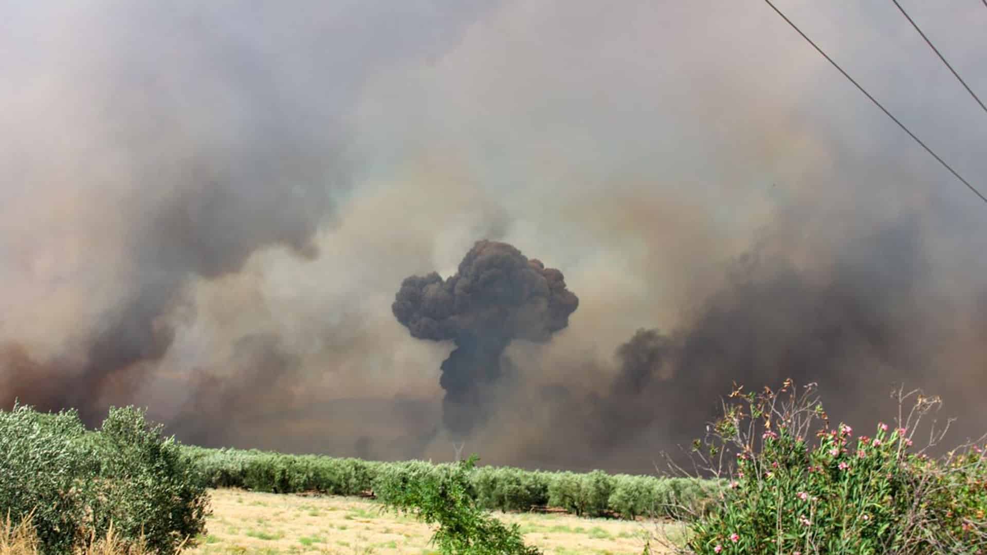 Νέα Αγχίαλος: Απομακρύνονται αεροσκάφη F16 – Συνεχείς οι εκρήξεις