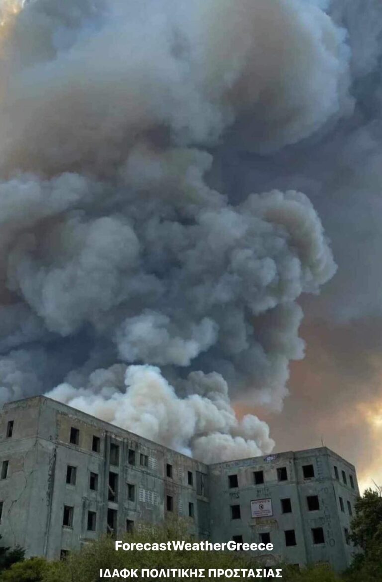 Φωτιά στην Πάρνηθα: Απόκοσμες εικόνες από το σανατόριο (photos)