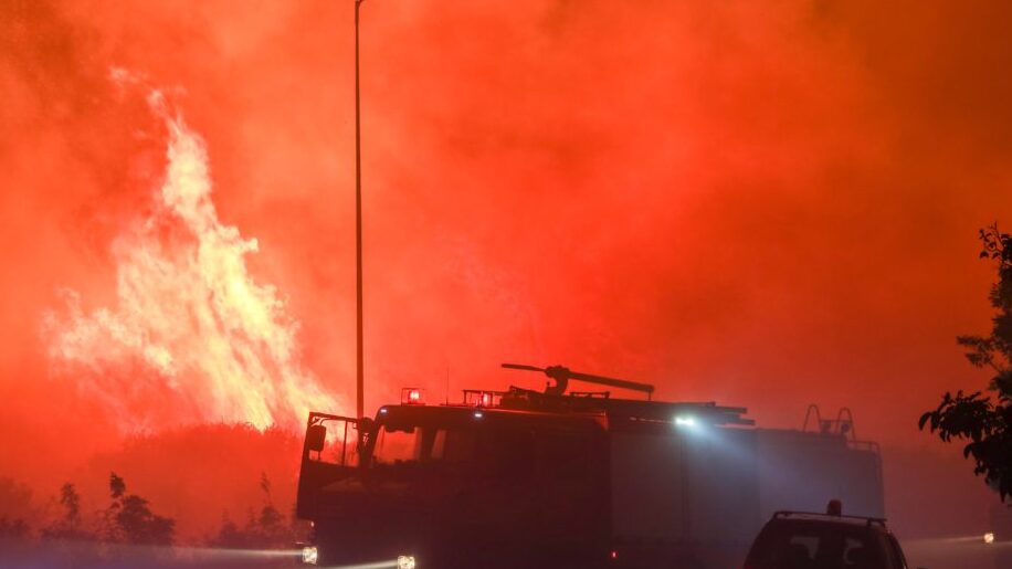 Σε πύρινο κλοιό η χώρα: Καίγεται για 4η ημέρα ο Έβρος, στις φλόγες Εύβοια και Βοιωτία 