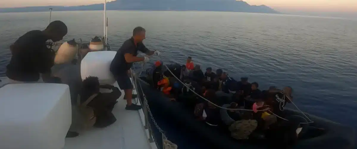 Σάμος: Διασώθηκαν 35 μετανάστες από το Λιμενικό (vid)