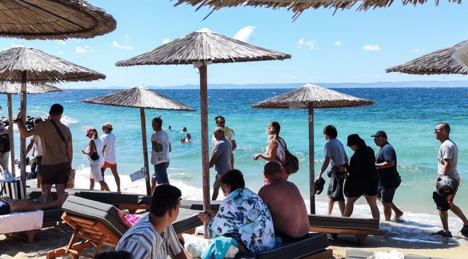Χαλκιδική: Άγριος ξυλοδαρμός ηλικιωμένων από υπεύθυνο beach bar (vid)