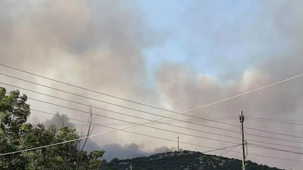 Στις φλόγες η χώρα – Νεκρός μετανάστης στον Έβρο (video)