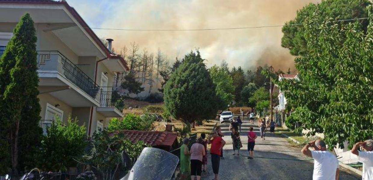 Φωτιά τώρα στα Γρεβενά: Αναζωπυρώθηκε το μέτωπο στη Δεσκάτη