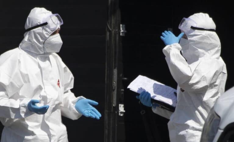 Σε έξαρση ο κορωνοϊός: 1.800 με σοβαρή λοίμωξη το τελευταίο διάστημα