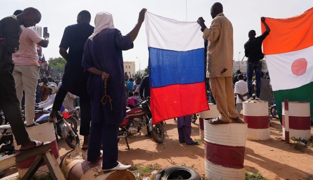 Στήριξη από Μαλί και Μπουρκίνα Φάσο στους πραξικοπηματίες του Νίγηρα