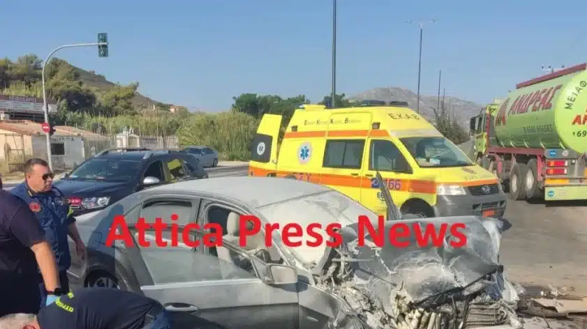 Σοβαρό τροχαίο στη Λεωφόρο Λαυρίου με έξι τραυματίες (photos)