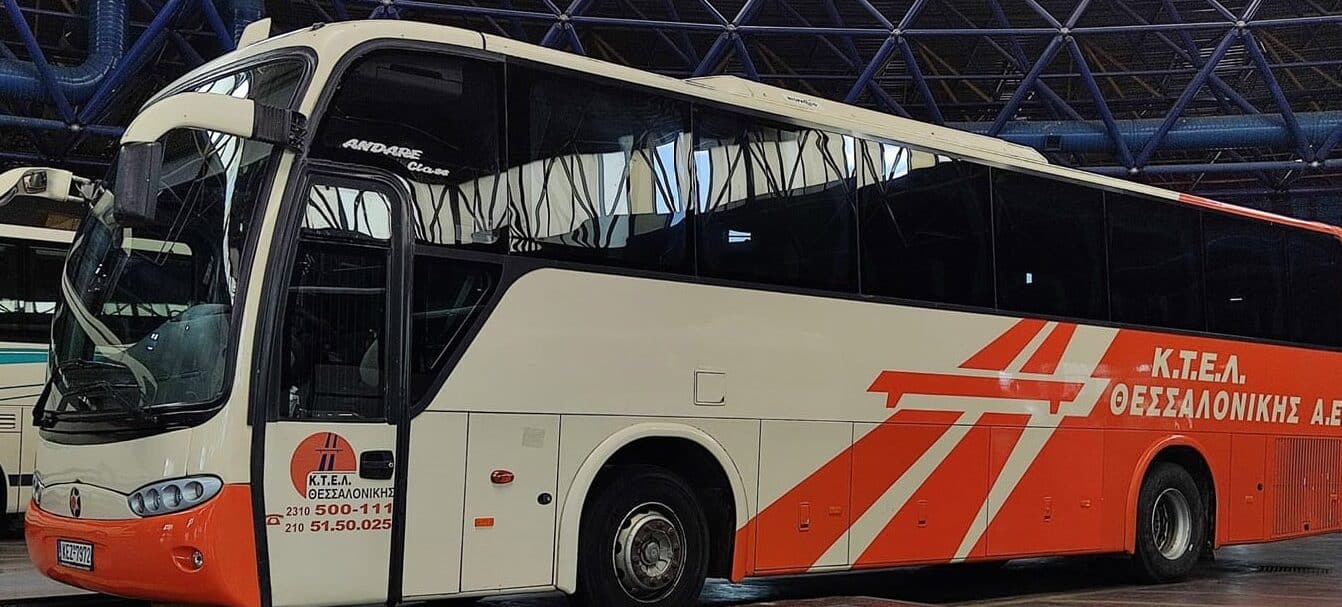 Θεσσαλονίκη: Φορτηγό συγκρούστηκε με λεωφορείο του ΚΤΕΛ που μετέφερε έξι επιβάτες