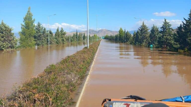 τμήμα της Εθνικής Οδού Αθηνών - Θεσσαλονίκης πλημμυρισμένο λόγω κακοκαιρίας Daniel