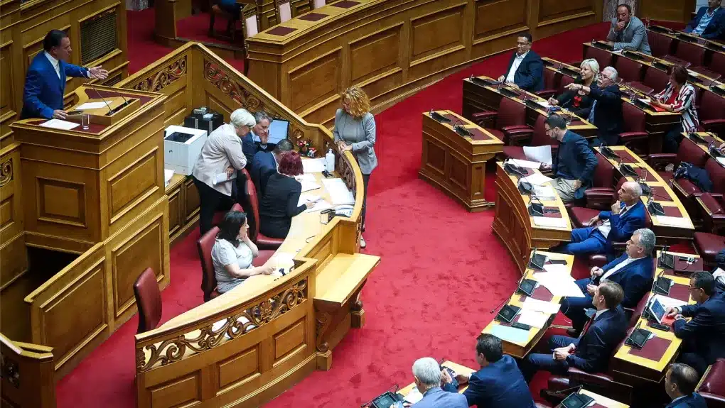 Βουλή: Ψηφίζεται σήμερα το νομοσχέδιο Γεωργιάδη για τα εργασιακά – Τι προβλέπει