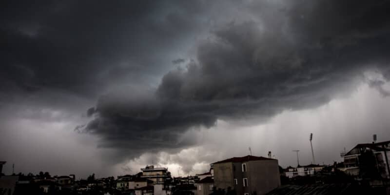 Κακοκαιρία: Ισχυρές καταιγίδες και πλημμύρες στην Πάτρα - Έρχεται έκτακτο δελτίο από την ΕΜΥ (vids)