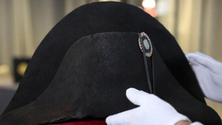 Καπέλο του Ναπολέοντος Βοναπάρτη δημοπρατήθηκε έναντι περίπου δύο εκατ. ευρώ