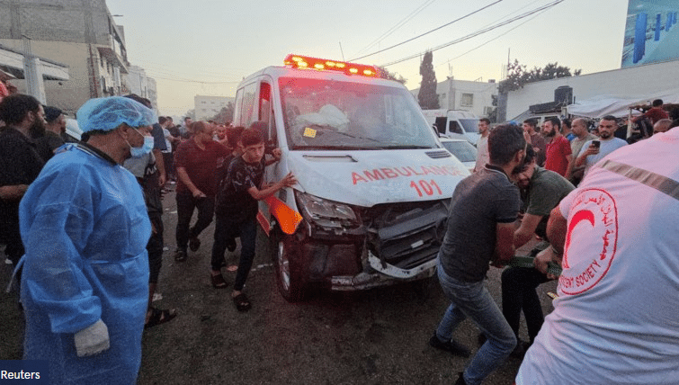 Γάζα: Αναφορές για πλήγμα του Ισραήλ σε κομβόι ασθενοφόρων με τραυματίες από το νοσοκομείο Αλ Σίφα