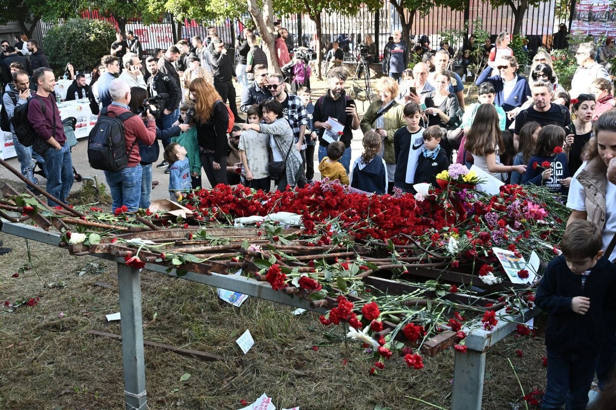Το Πολυτεχνείο «κλείνει την πύλη» στους ταραξίες