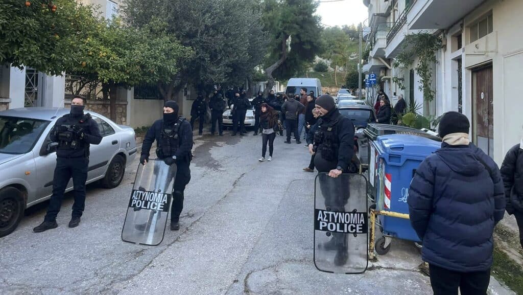 Επιχείρηση έξωσης σε 74χρονη ανάπηρη γυναίκα για τέταρτη φορά στα Άνω Πετράλωνα