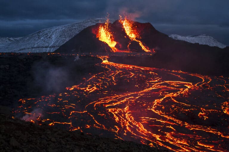 Δέος από την έκρηξη του ηφαιστείου στην Ισλανδία