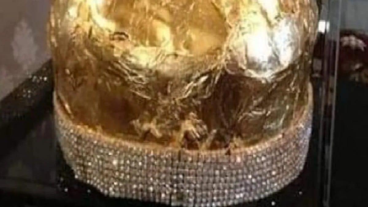 Πανετόνε αξίας 700.000 ευρώ στην Ιταλία – Καλυμμένο με χρυσό και διαμάντια
