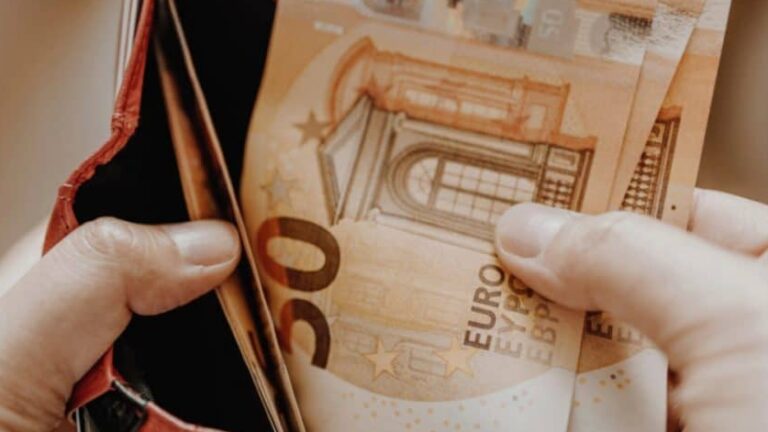 Συντάξεις 2024: Αναδρομικά ύψους 13.000 ευρώ εντός του Ιουλίου – Ποιοι θα δουν “ζεστό” χρήμα