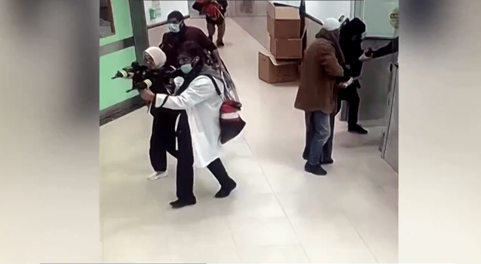 Γάζα: Ισραηλινοί στρατιώτες ντυμένοι γιατροί και γυναίκες εισέβαλαν σε νοσοκομείο (βίντεο)