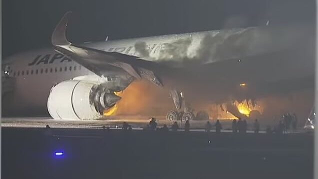 Στις φλόγες αεροσκάφος της Japan Airlines στο Τόκιο (vid)