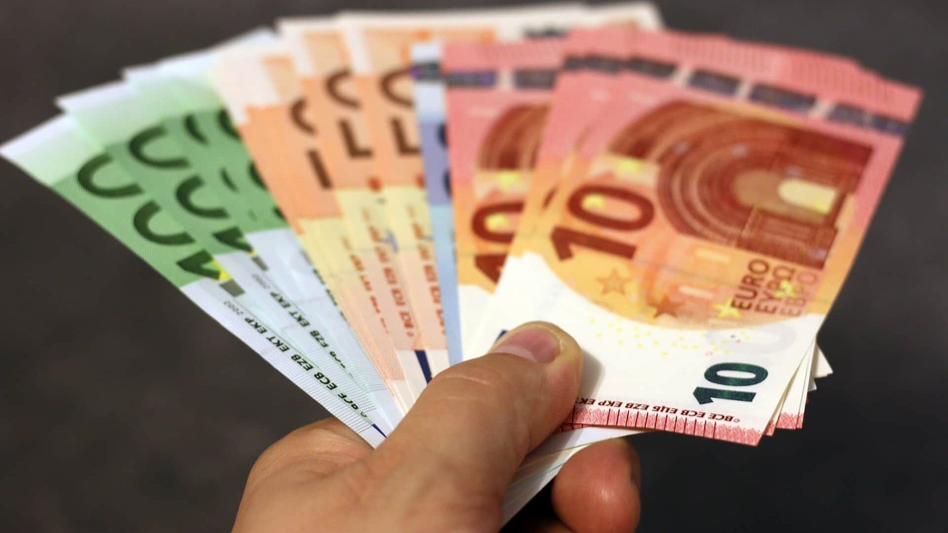 ΟΠΕΚΑ: Επίδομα με αναδρομική ισχύ ύψους 2.400 ευρώ – Πότε οι πληρωμές