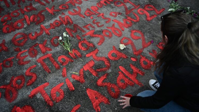 Μνημείο στα θύματα που βρήκαν τραγικό θάνατο στα Τέμπη, ανακοίνωσε πως θα φτιάξει ο δήμαρχος Αθηνών Χάρης Δούκας