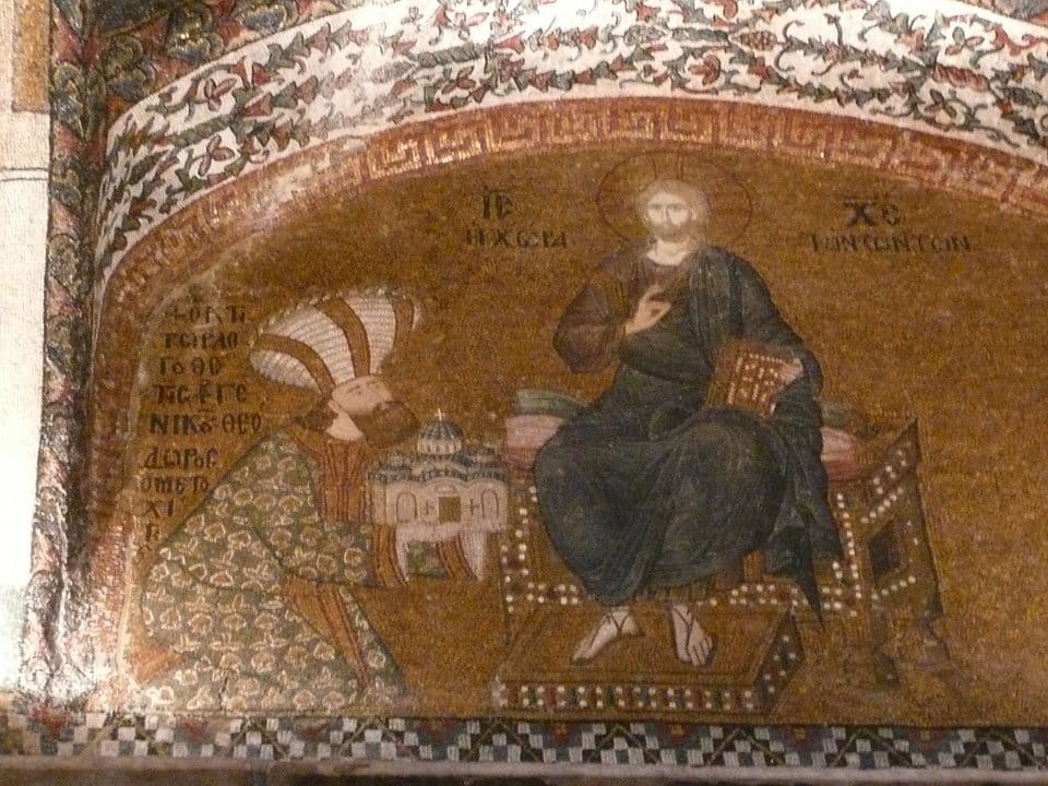 Τα μοναδικά ψηφιδωτά και τοιχογραφίες της εκκλησίας του Αγίου Σωτήρος εν τη Χώρα φιλοτεχνήθηκαν τον 14ο αιώνα, από το 1305 έως το 1320, επί βασιλείας Παλαιολόγων
