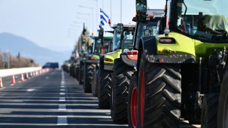 Κλιμακώνουν τις κινητοποιήσεις τους οι αγρότες στη Βοιωτία