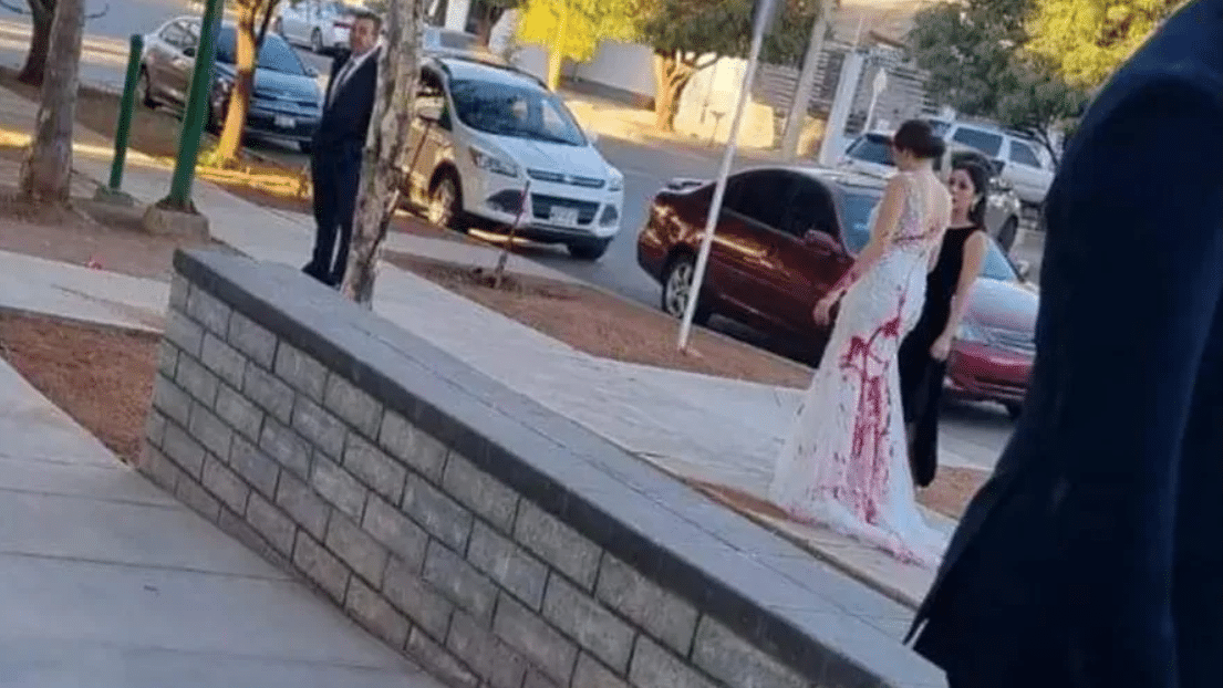 Θανάσιμη πεθερά: Έριξε κόκκινη μπογιά στη νύφη έξω από την εκκλησία!