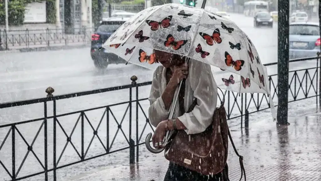 Νέο κύμα καταιγίδων θα φέρει η κακοκαιρία "Δωροθέα" τα επόμενα 24ωρα. Δείτε τι αναφέρει η ΕΜΥ και οι μετεωρολόγοι εν αναμονή του νέου χαμηλού βαρομετρικού