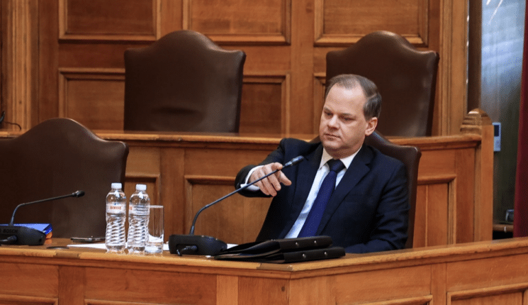 Τέμπη: Στη Βουλή νέα δικογραφία κατά του Καραμανλή