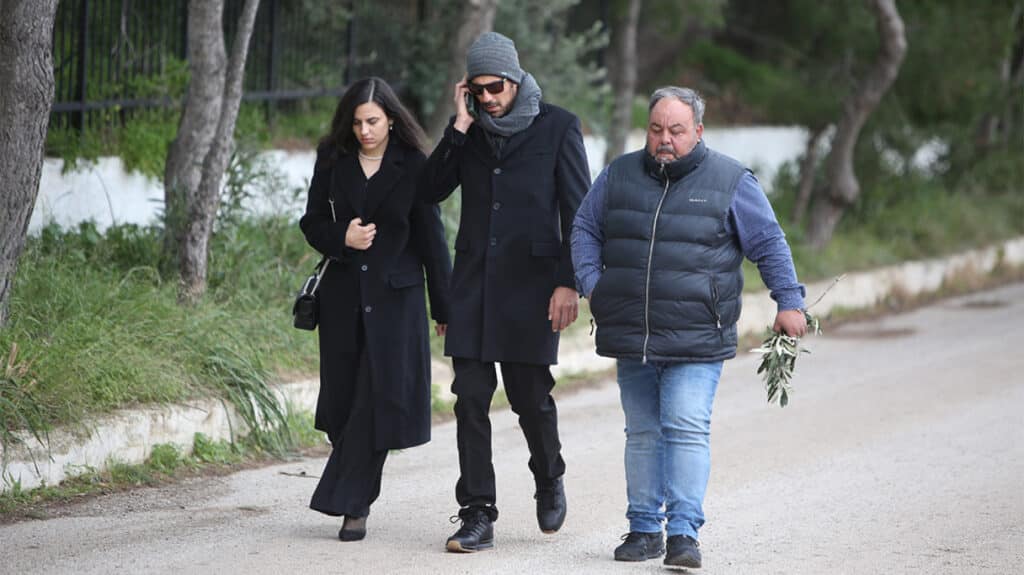 Γλυφάδα: Το τελευταίο αντίο στη Μαρία Καρνέση και τον Αντώνη Βλασσάκη (pics)