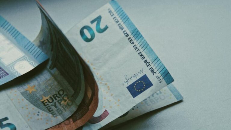 Συντάξεις 2024: “Ενέσεις” ρευστότητας σε εκατομμύρια δικαιούχους