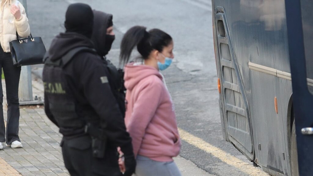 Υπόθεση 12χρονης στον Κολωνό: Ποια η πρόταση της εισαγγελέως για τη μητέρα