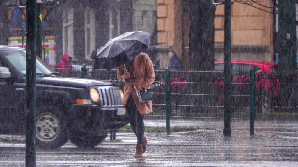 Άδεια λόγω κακοκαιρίας: Τι ισχύει για τους δημοσίους υπαλλήλους