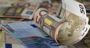 Μπόνους έως 2,5 μισθοί τον χρόνο – Αυξήσεις έως 20% από Ιούλιο