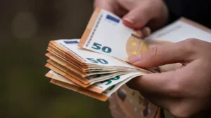 Επίδομα ανεργίας: Ποιοι θα λάβουν 1.297 ευρώ το μήνα