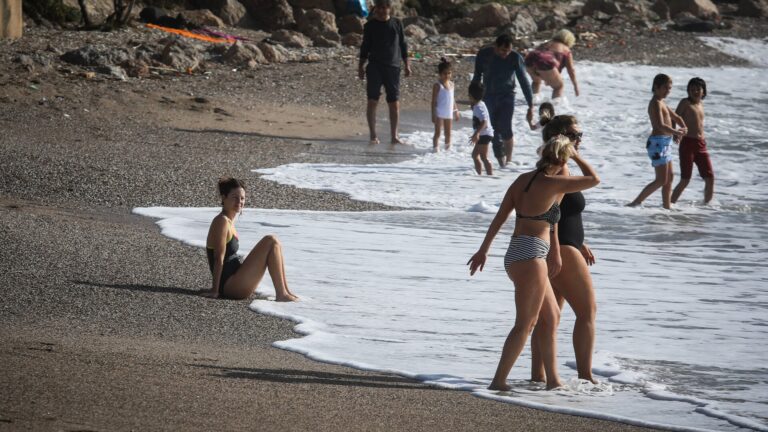 Καιρός: «Μυρίζει» καλοκαίρι – Πότε και πού έρχονται 30άρια