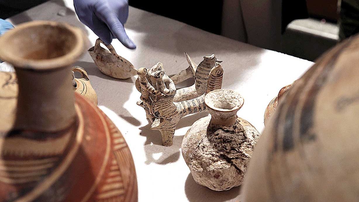Στα «πράσα» αρχαιοκάπηλοι που θα πωλούσαν σπάνιο χρυσό νόμισμα και Κούρο