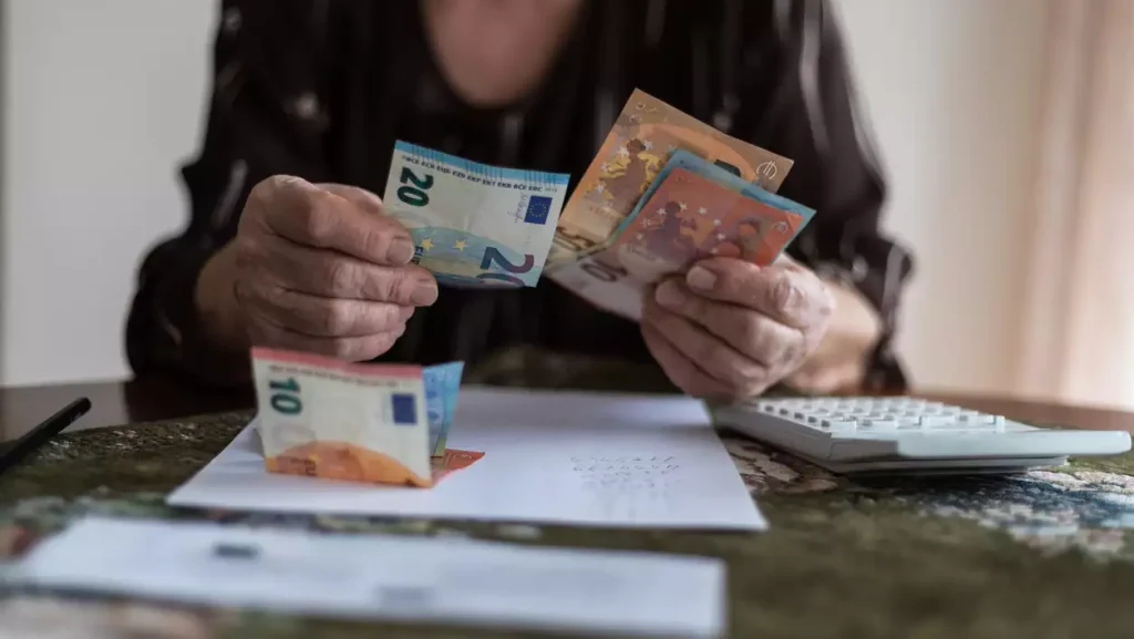 Συντάξεις 2024: Έρχονται αναδρομικά έως 18.670 ευρώ εντός Μαΐου