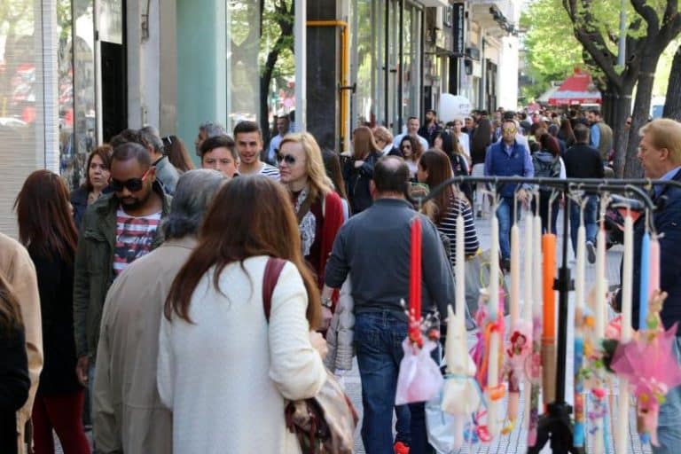 Πότε ανοίγουν ξανά τα μαγαζιά μετά το Πάσχα – Όλες οι ημερομηνίες