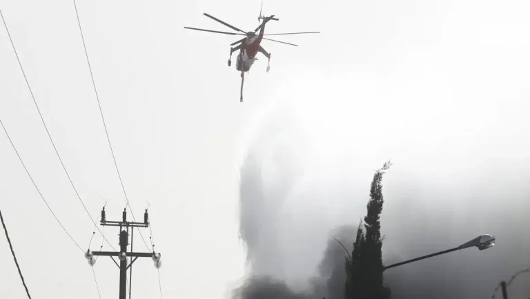 Φωτιά σε εργοστάσιο στη Μεταμόρφωση